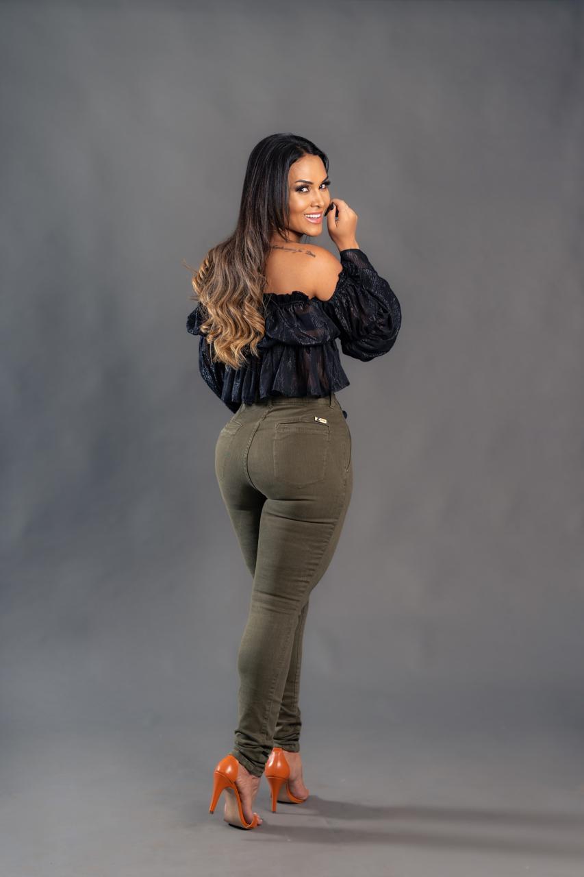 Calça bolso embutido